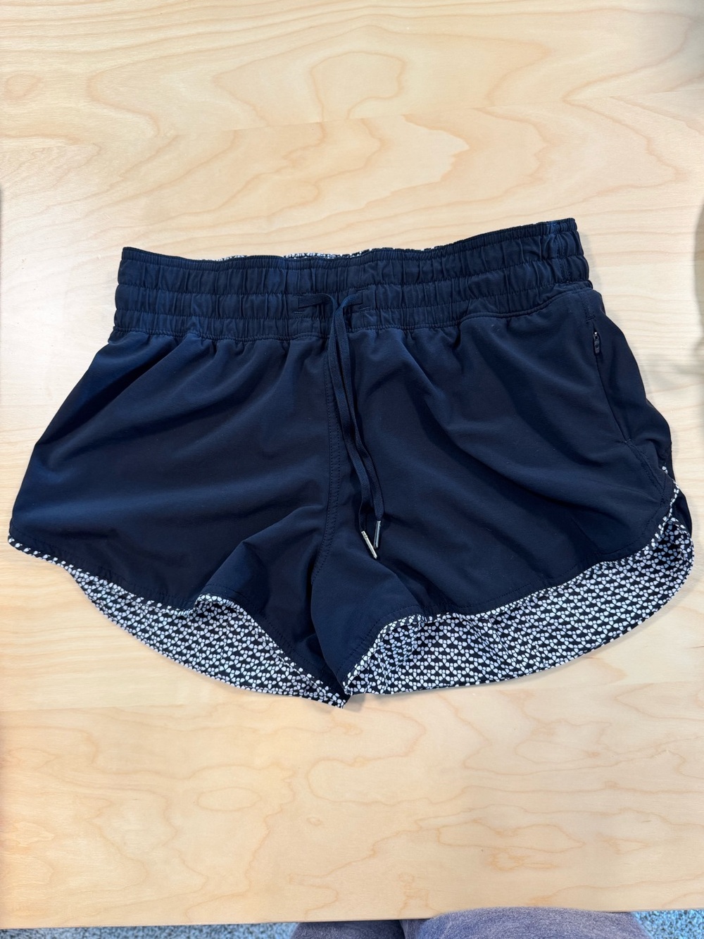 Lululemon Reversible Running Shorts – Black & White